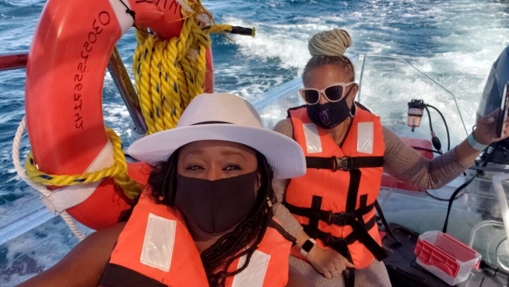 how to travel while working full-time